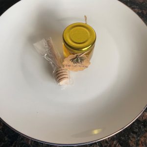Honingpotje met handige lepel